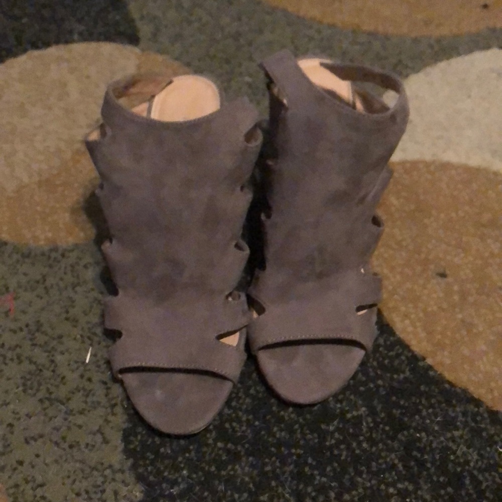 heels - Picture 2 of 3
